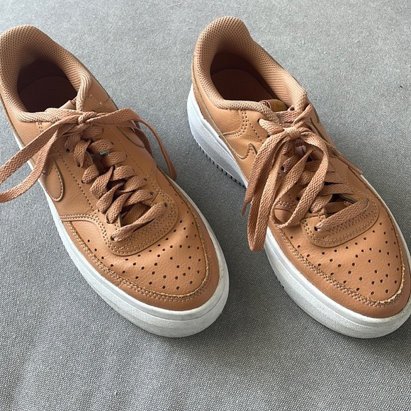 Women’s Tan Nike Air-force 1. - Picture 1 of 4